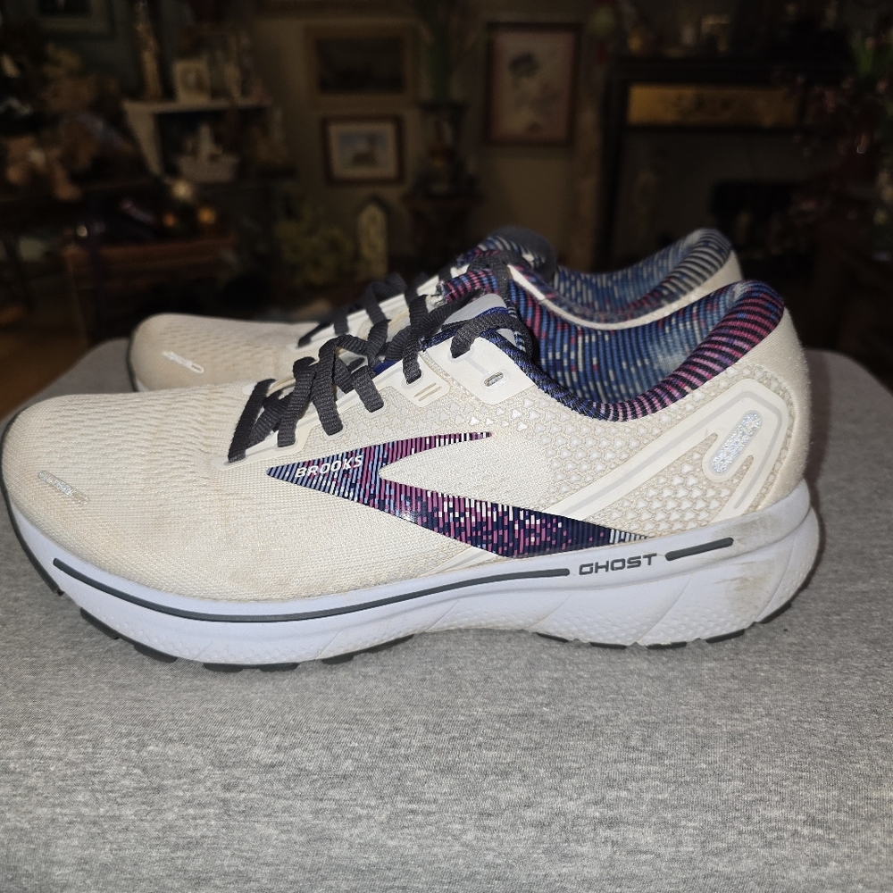 Brooks Women Size 10 Comfy footwear,workout,running - Picture 2 of 9
